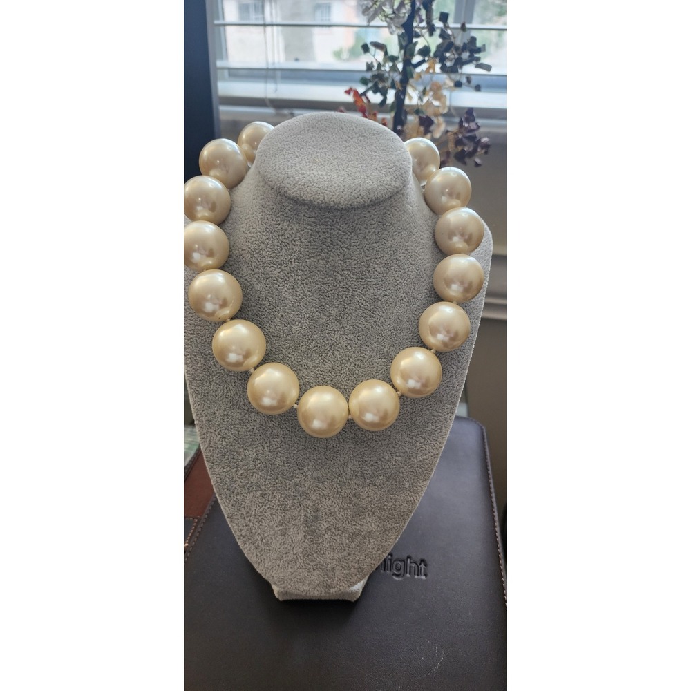 Carolee Oversized Faux Pearl Statement Necklace Cream Silver Tone Heart Charm